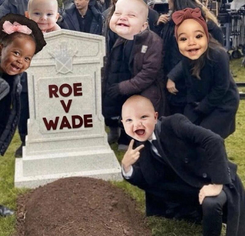ROEVWADE grave babies throwing deuces FWCG7iNXkAEmP8S.jpg