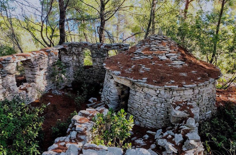 File:PZ HERETOV Rotunda (1).jpg