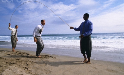 File:Jumprope on beach.jpg