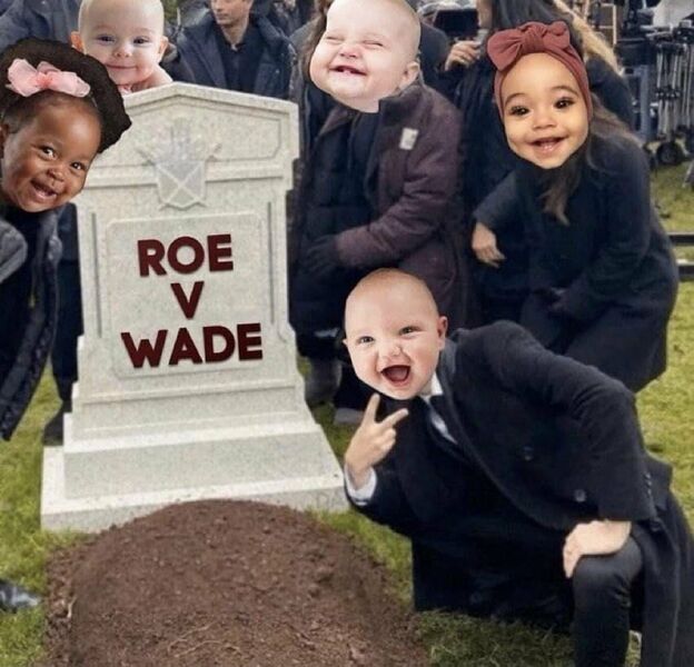 File:ROEVWADE grave babies throwing deuces FWCG7iNXkAEmP8S.jpg