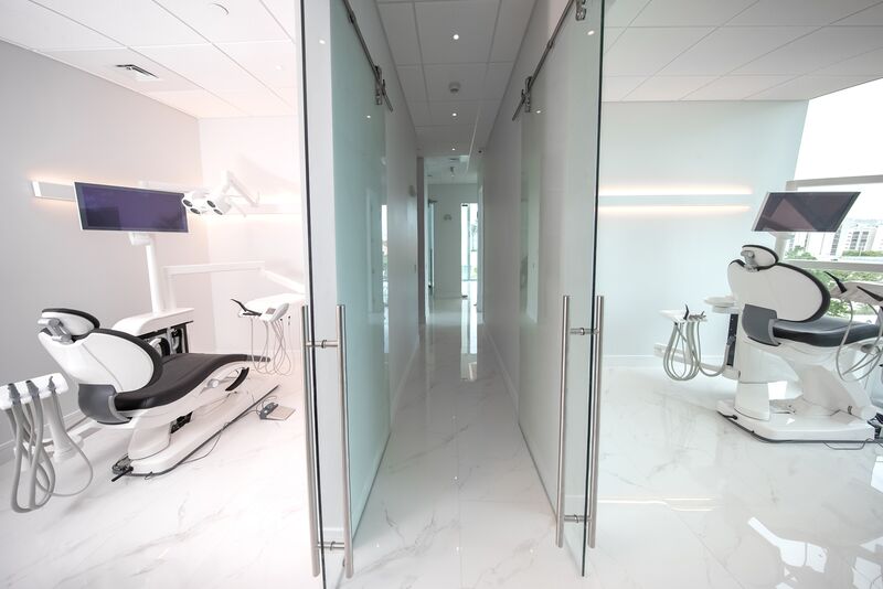 File:Baruch Tetri Miami office small.jpeg