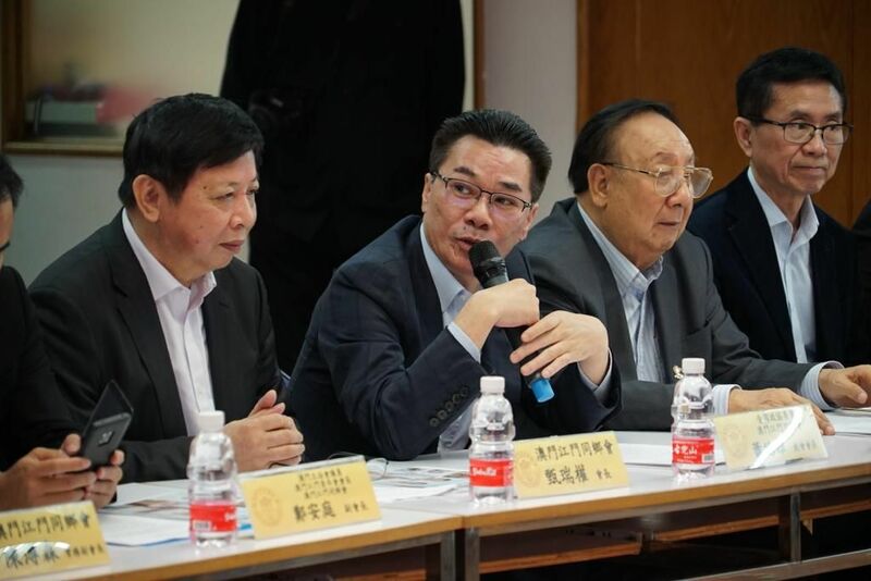 File:Sio Tak Hong meeting.jpeg