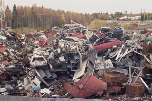 Metal scrap in Rusko, Oulu 2008.jpg